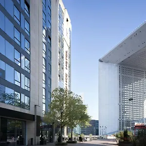4* Hotel Renaissance Paris La Defense